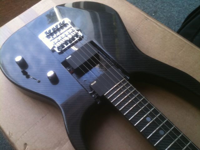 Guitar in carbon fibre